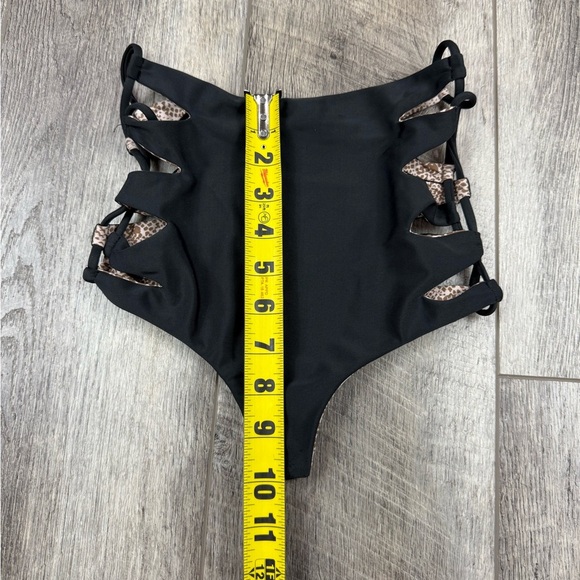 Acacia Black Queen’s‎ Bikini Bottoms - Picture 13 of 15
